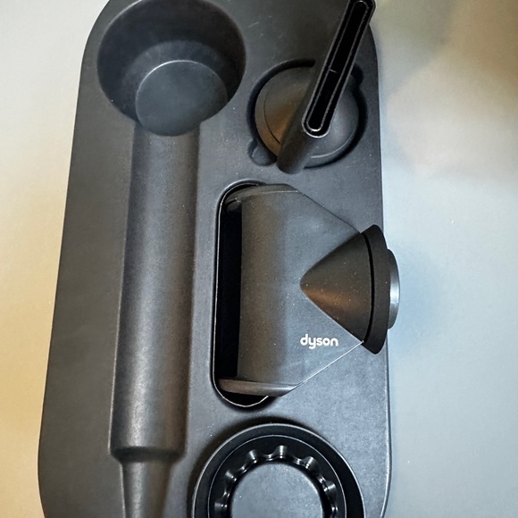 Dyson Supersonic hair dryer - purple and rose gold color - Picture 2 of 5